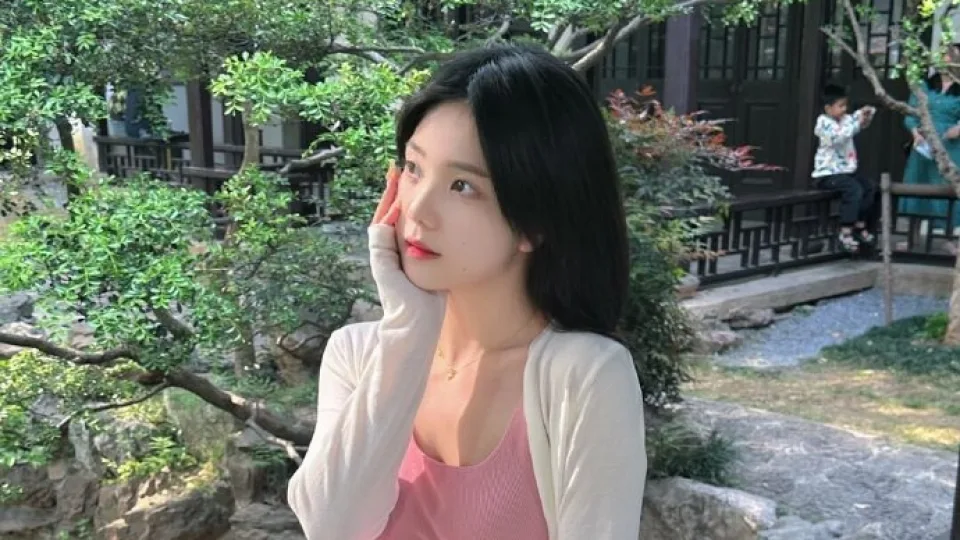 原创特色视频投稿第一站、糖心vlog每日挑战、视频教程:场景与人物关系视频观察|九九精品火热视频播放预览封面